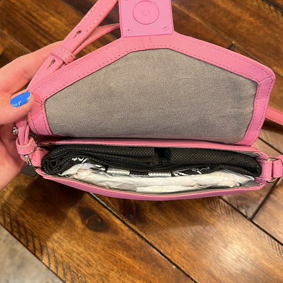 Vince Camuto pink purse with dust bag - Picture 3 of 4